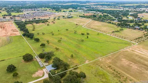 1080 S Eagle St, Fredericksburg, TX 78624
