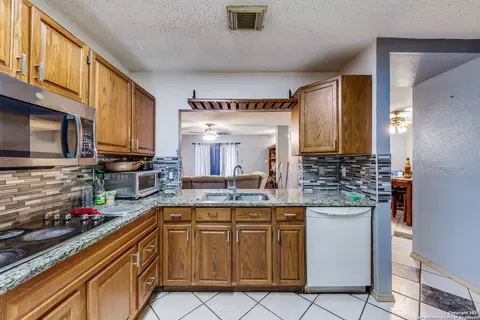 11335 Tabletop Ln, San Antonio, TX 78245