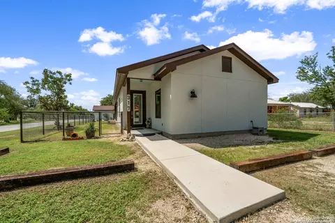 317 El Paso St, Brackettville, TX 78832