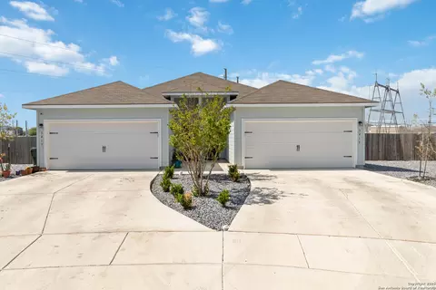 3417-3419 Lindsay Ln, Seguin, TX 78155