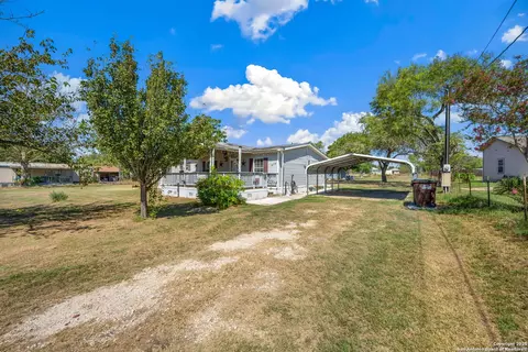 8489 Elmendorf Lavernia, Elmendorf, TX 78112