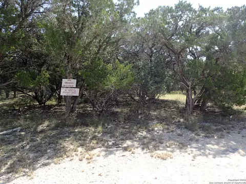 300 6th, Lakehills, TX 78063