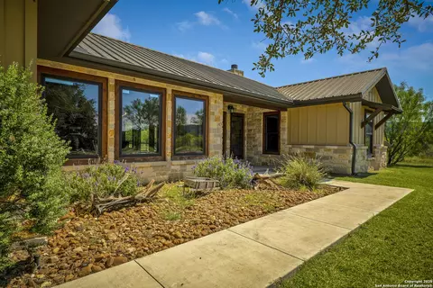 1185 Mountain Vly, Concan, TX 78838