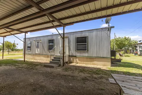 386 W Fm 468, Cotulla, TX 78014 photo 16