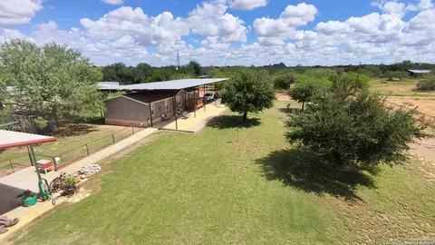 386 W Fm 468, Cotulla, TX 78014
