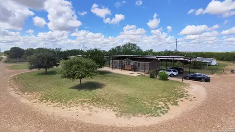 386 W Fm 468, Cotulla, TX 78014 photo 3