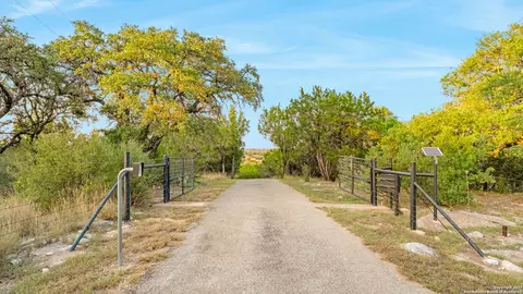 746 Trail Rock Dr, Johnson City, TX 78636