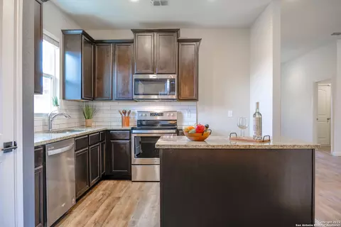 11807 Wolf Cyn, San Antonio, TX 78252