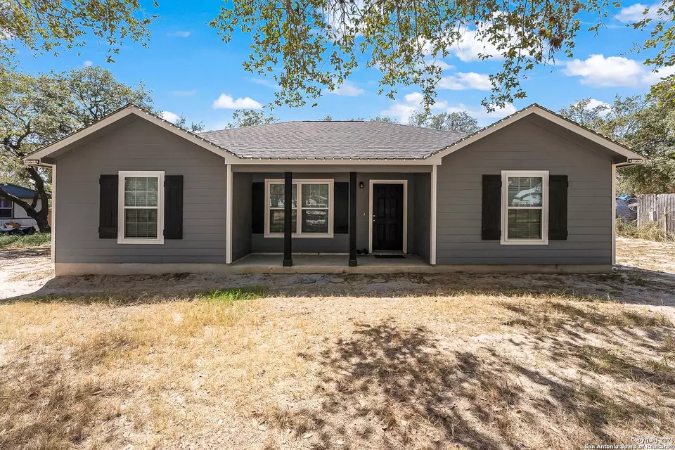 Exterior - 105 Brite Ln, Poteet, TX 78065 photo 2 of 6