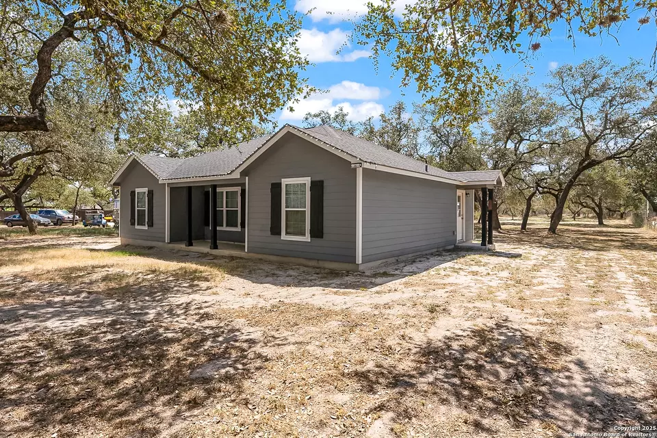 Exterior - 105 Brite Ln, Poteet, TX 78065 photo 3 of 6