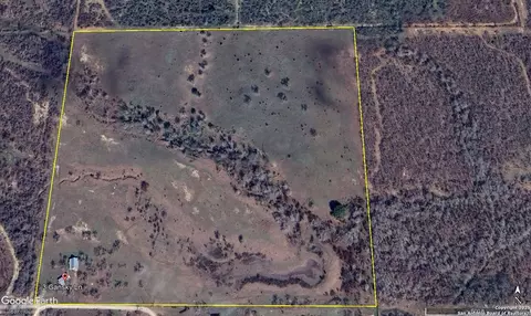 3 Gansky Ln, Jourdanton, TX 78026