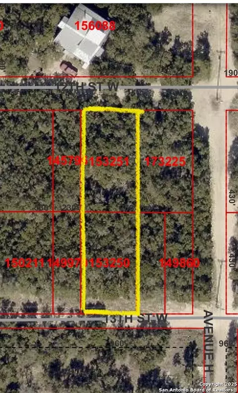 00 12th, Lakehills, TX 78063