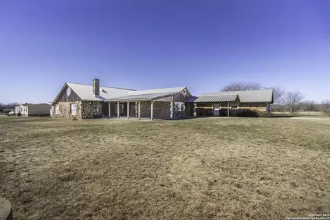 1001 Horton Ln, Poteet, TX 78065