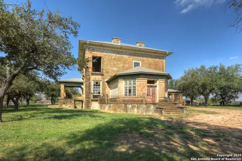 6887 Von Ormy, Von Ormy, TX 78073 photo 8