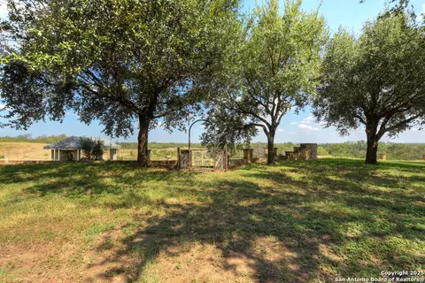 6887 Von Ormy, Von Ormy, TX 78073 photo 31