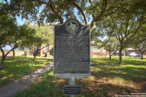 6887 Von Ormy, Von Ormy, TX 78073 photo 3