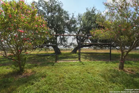 6887 Von Ormy, Von Ormy, TX 78073 photo 36