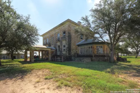 6887 Von Ormy, Von Ormy, TX 78073 photo 5