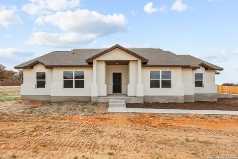 70 Log Cabin Way, Poteet, TX 78065