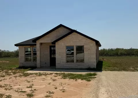 121 Camino Verde Ct, La Vernia, TX 78121