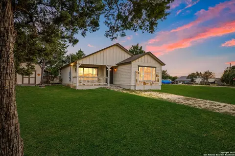 685 Rolling Hls, Canyon Lake, TX 78133