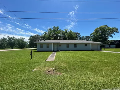 205 Turner Ln, Bridge City, TX 77611