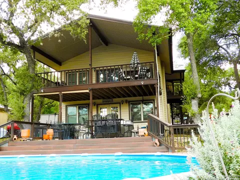 1497 Pebble Beach Rd, Lakehills, TX 78063