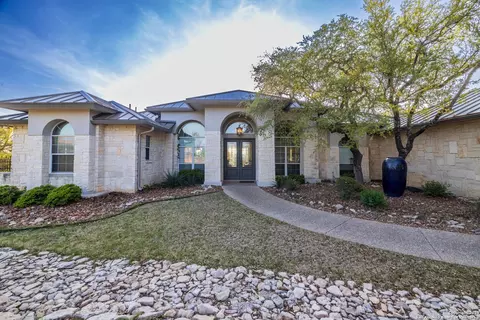 302 Paradise Point Dr, Boerne, TX 78006
