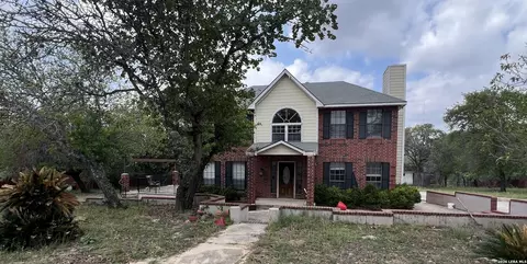 353 Eagle Rdg, Floresville, TX 78114