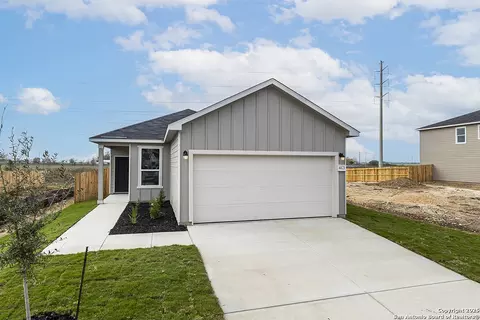 4121 Woodside Dr, Seguin, TX 78155
