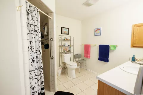 Bath - 1219 County Road 761, Devine, TX 78016 photo 6 of 6