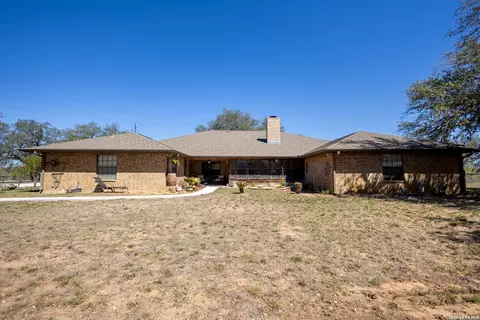 Exterior - 1219 County Road 761, Devine, TX 78016 photo 4 of 11