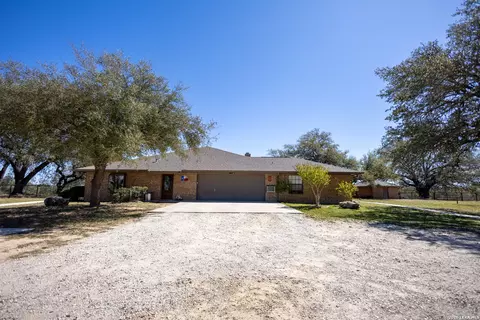 Exterior - 1219 County Road 761, Devine, TX 78016 photo 10 of 11
