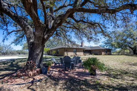 Exterior - 1219 County Road 761, Devine, TX 78016 photo 9 of 11