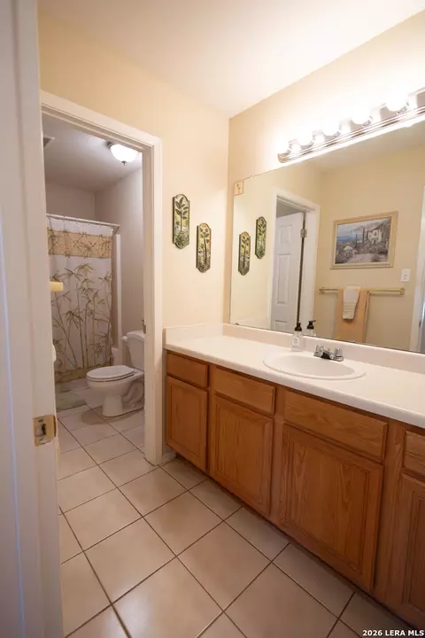 Bath - 1219 County Road 761, Devine, TX 78016 photo 5 of 6