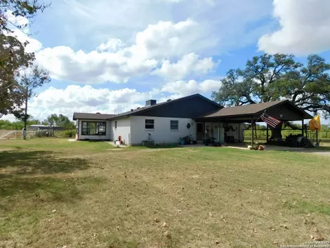Exterior - 462 County Road 763, Devine, TX 78016 photo 3 of 8