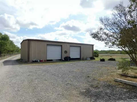 Exterior - 462 County Road 763, Devine, TX 78016 photo 4 of 8