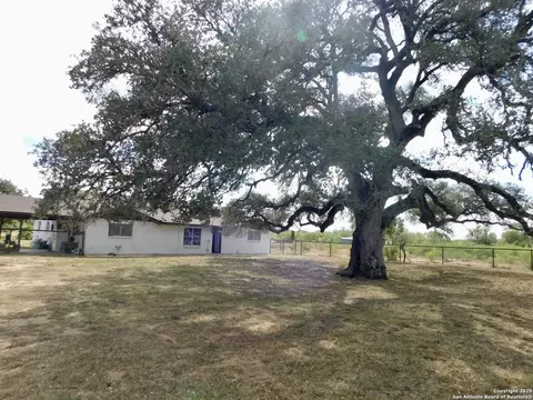 Exterior - 462 County Road 763, Devine, TX 78016 photo 7 of 8