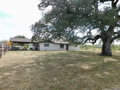Exterior - 462 County Road 763, Devine, TX 78016 photo 2 of 8