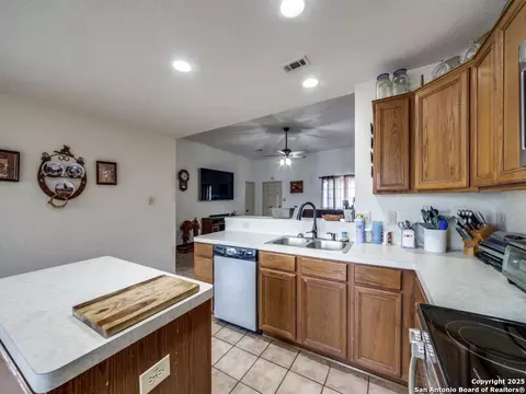 Kitchen - 4979 Fm 1343, Devine, TX 78016 photo 4 of 4