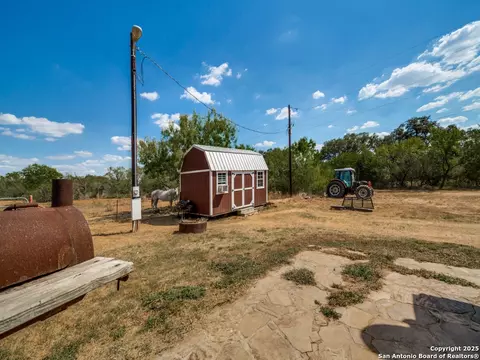 Exterior - 4979 Fm 1343, Devine, TX 78016 photo 2 of 8