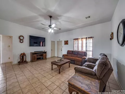 Living - 4979 Fm 1343, Devine, TX 78016 photo 2 of 3