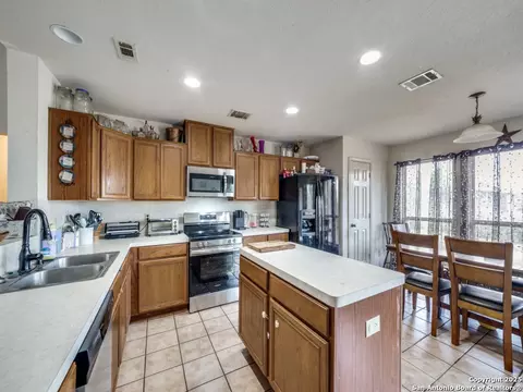 Kitchen - 4979 Fm 1343, Devine, TX 78016 photo 2 of 4