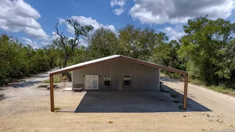944 Fm 1049, Knippa, TX 78870