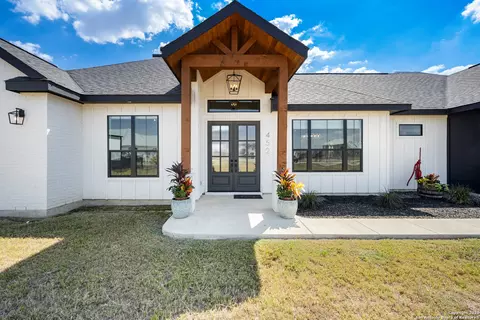 452 Farmstead, Seguin, TX 78155