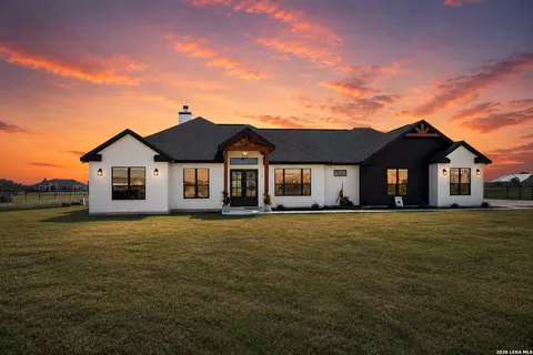 452 Farmstead, Seguin, TX 78155