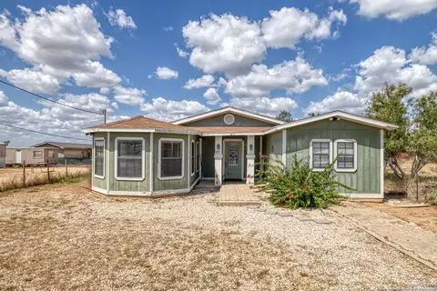 217 Carrizo Hl, Carrizo Springs, TX 78834