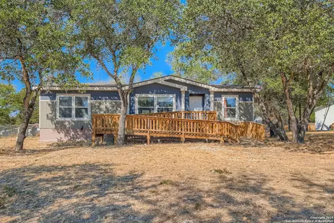 23011 Shady Forest Dr, Elmendorf, TX 78112