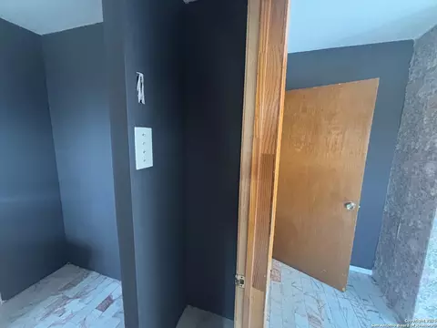 Entry Way - 205 Sunset Loop, Laredo, TX 78046 photo 6 of 7