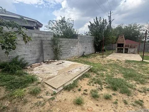 Exterior - 205 Sunset Loop, Laredo, TX 78046 photo 5 of 7